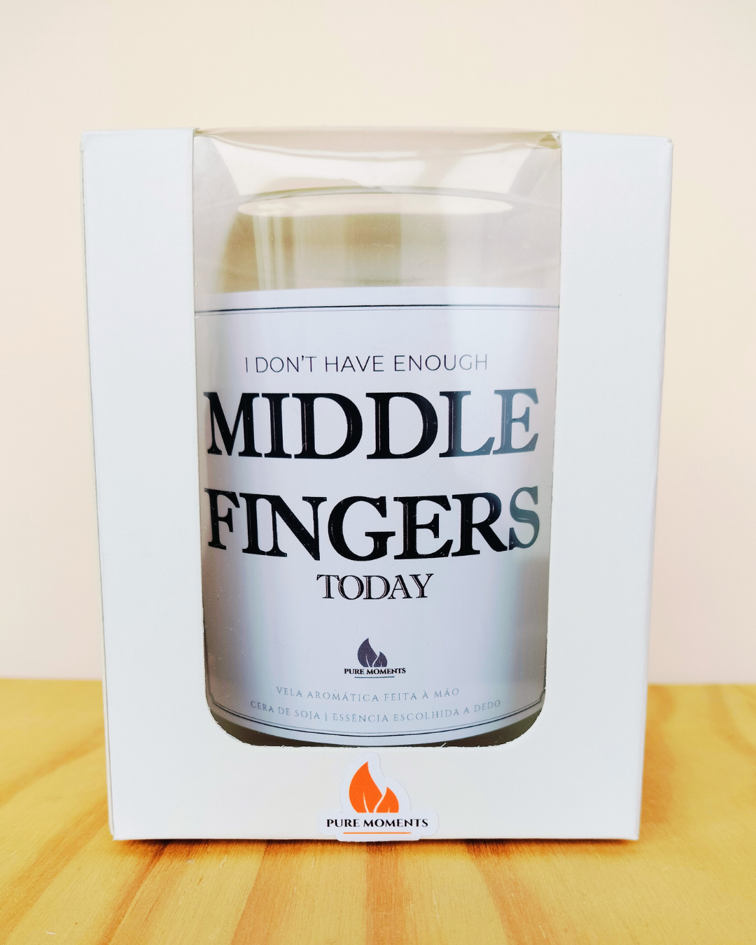 Vela “enough middle fingers” | Presente sarcástico para dias difíceis