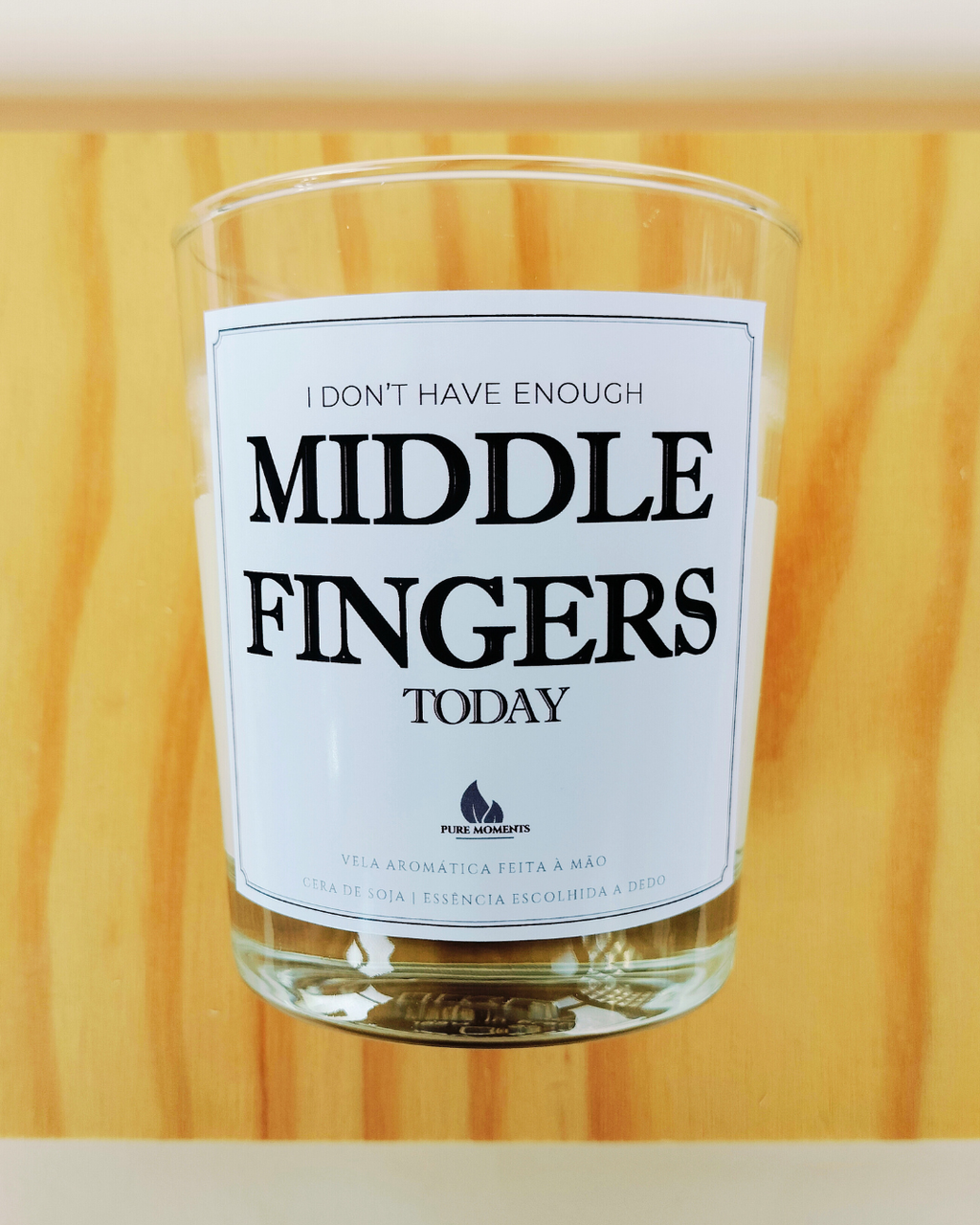 Vela “enough middle fingers” | Presente sarcástico para dias difíceis