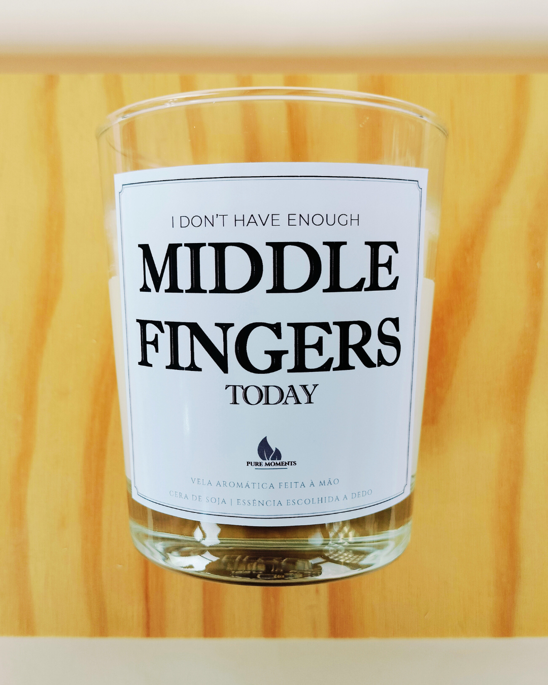 Vela “enough middle fingers” | Presente sarcástico para dias difíceis