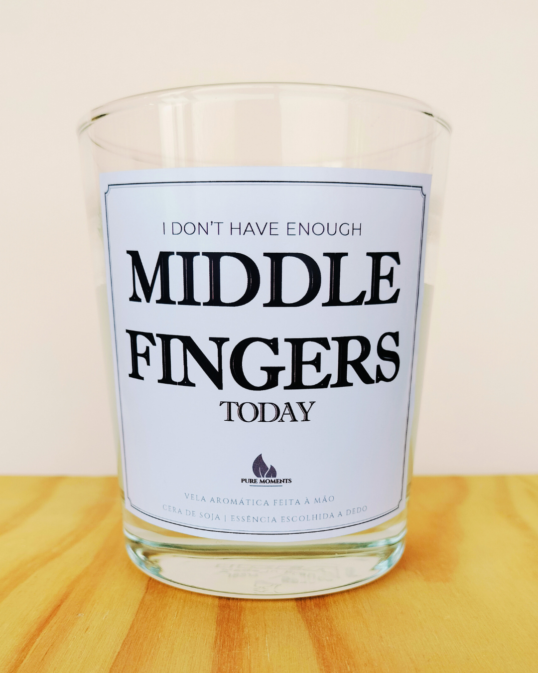 Vela “enough middle fingers” | Presente sarcástico para dias difíceis