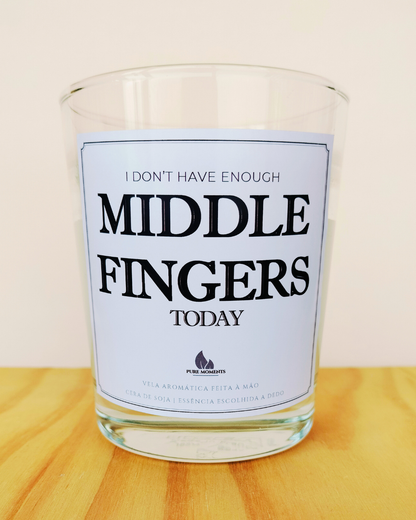 Vela “enough middle fingers” | Presente sarcástico para dias difíceis