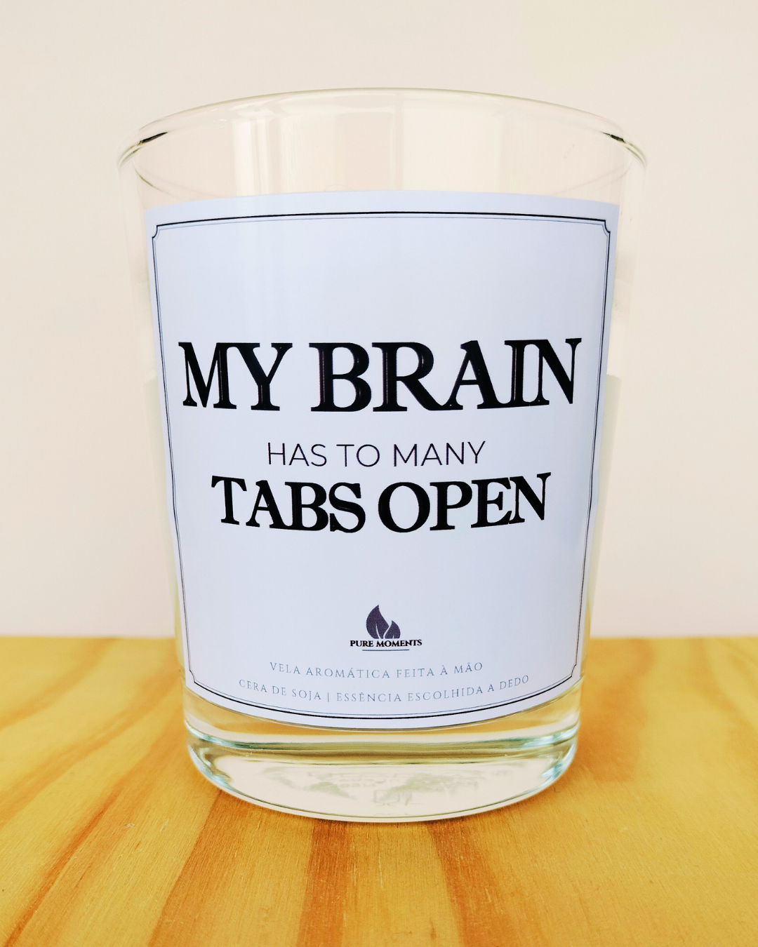 Vela “Too many tabs open” – Presente perfeito para multitaskers cansados