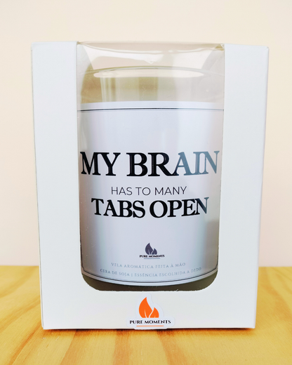 Vela “Too many tabs open” – Presente perfeito para multitaskers cansados
