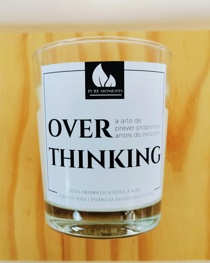 Vela Humorística “Overthinking” | Presente para Amigas Ansiosas