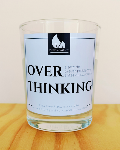 Vela Humorística “Overthinking” | Presente para Amigas Ansiosas