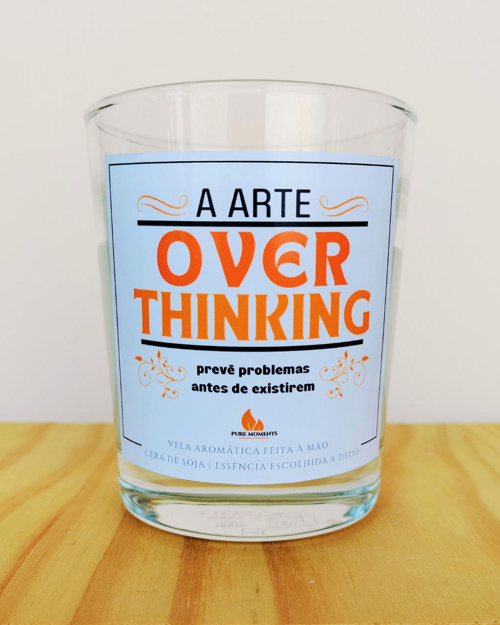 Vela Humorística “Overthinking” | Presente para Amigas Ansiosas