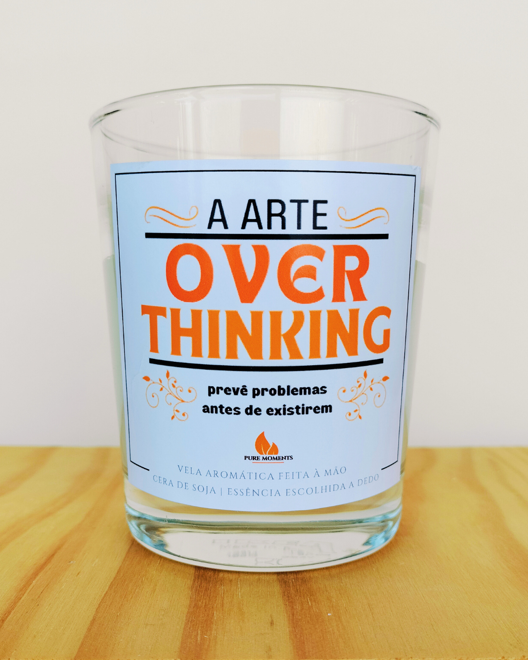 Vela Humorística “Overthinking” | Presente para Amigas Ansiosas
