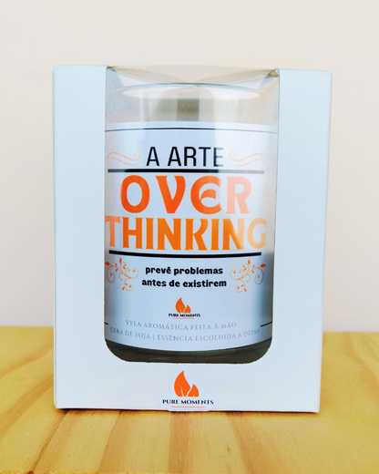 Vela Humorística “Overthinking” | Presente para Amigas Ansiosas